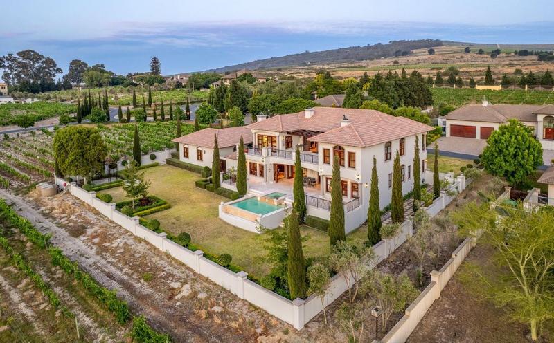 6 Bedroom Property for Sale in Klein Zevenwacht Western Cape